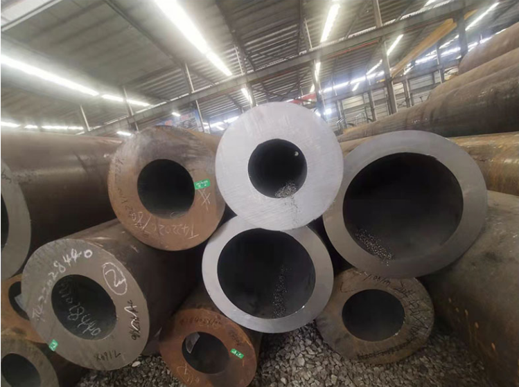 12Cr1MoG合金管 高壓合金鋼管 耐高溫?zé)o縫鋼管 農(nóng)業(yè)灌溉水管 機(jī)械工業(yè)