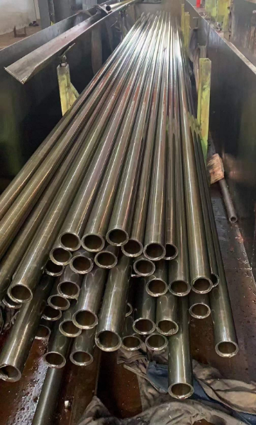 Q345E無(wú)縫鋼管 耐蝕性高 表面無(wú)裂縫 機(jī)械工業(yè)用 來(lái)圖加工定制